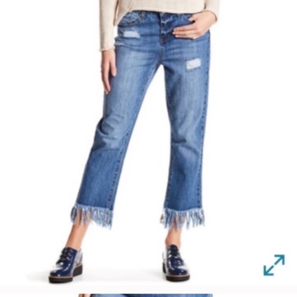 COPY - 0279 Ashley Mason. Raw hem ripped jeans sz 27